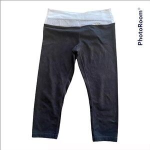 Womens Lululemon Size 6 Crop Capri Leggings Charcoal Gray Mid Rise Yoga EUC